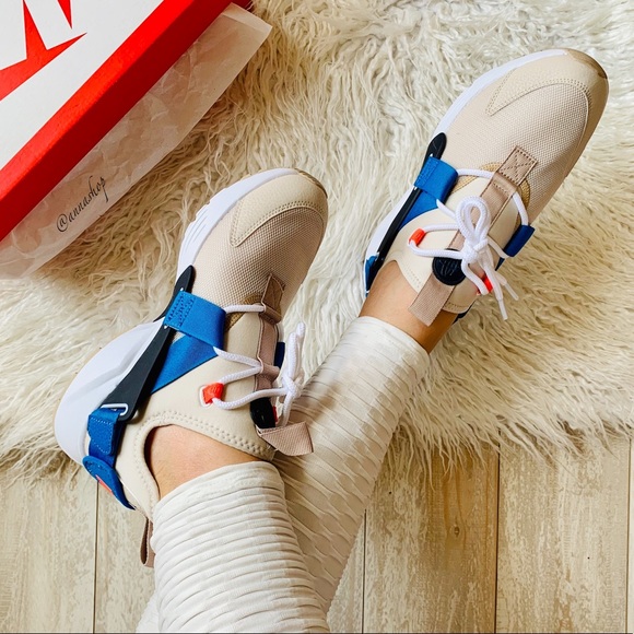 Nike Shoes - NWT Nike Huarache City